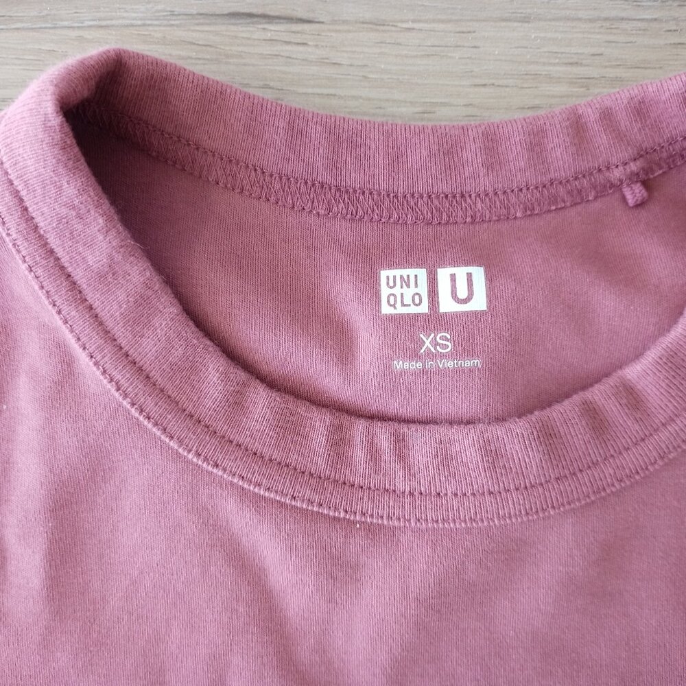 Uniqlo 100% cotton t-shirt size XS